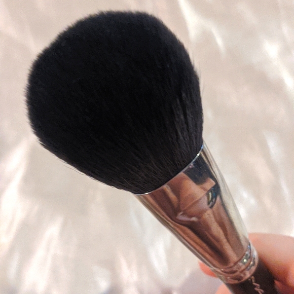 RARE MAC Large Powder 150s Brush - Older Style, Excellent Condition! - Picture 3 of 5